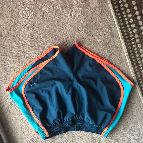 Nike running shorts size M - Picture 1 of 3